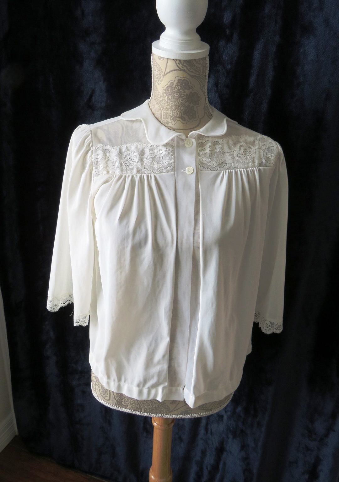 1960s White Bed Jacket by Lorraine Size Small Lacey Floral Lounge Wear ...