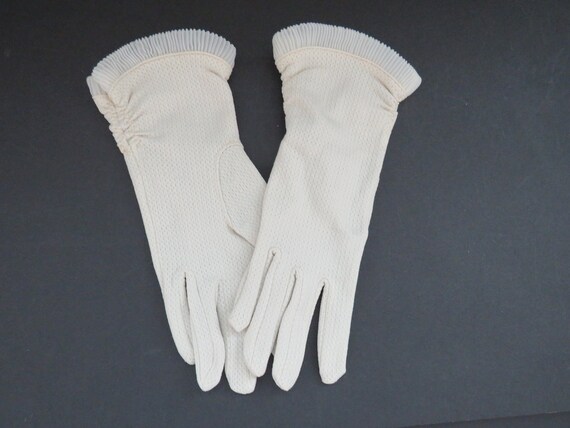 Vintage Beige Gloves by Helanca - Stretch Nylon G… - image 5