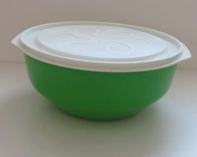 1980s Large RUBBERMAID Mixing Bowl With Lid Green White 6 Quart Bowl