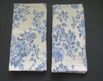 Conjunto de fronhas tamanho Queen da Pottery Barn - Estampa floral vintage em tons de azul e bege - Decoração para quarto em estilo casa de campo francesa