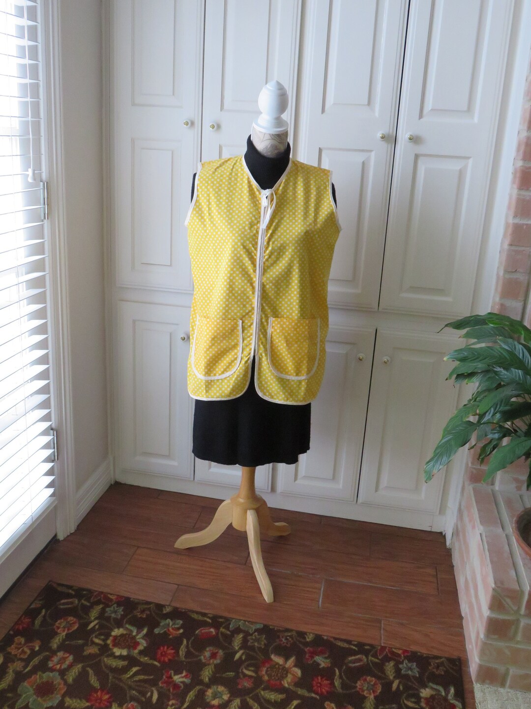 1970s Hand Crafted Smock Apron Yellow Polka Dots Zipper Front Cobbler