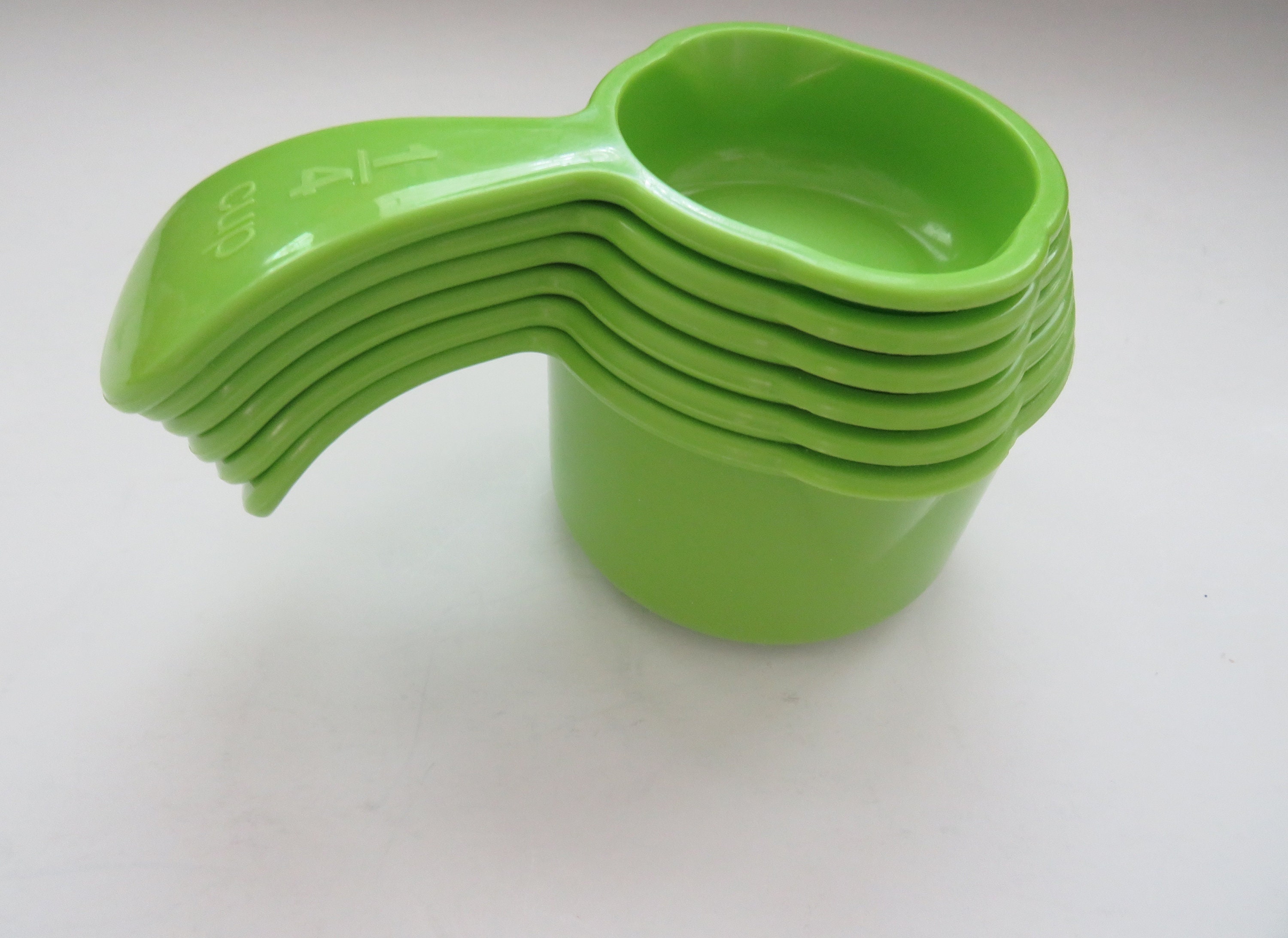 Tupperware Measuring Cups Complete Set of 6 Apple Green 