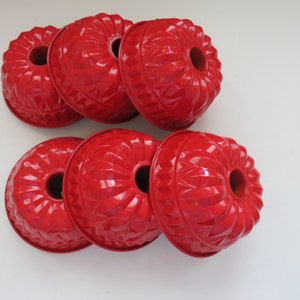 SIX Aluminum Bundt Cake Jello Molds - Pastry Cake Tins Pans - Red Silver Metal Swirl Design - Kitchen Cooking Baking - Arts Crafts Supplies