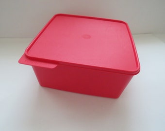 TUPPERWARE KEEPTABS 1 LARGE SQUARE STORAGE CONTAINER SEA GREEN