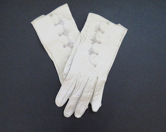 1950s Womens White Kid Leather Gloves - Size 6.25 - White Beads Rhinestones - Paris France - Vintage Gloves - Church Social Events Costume