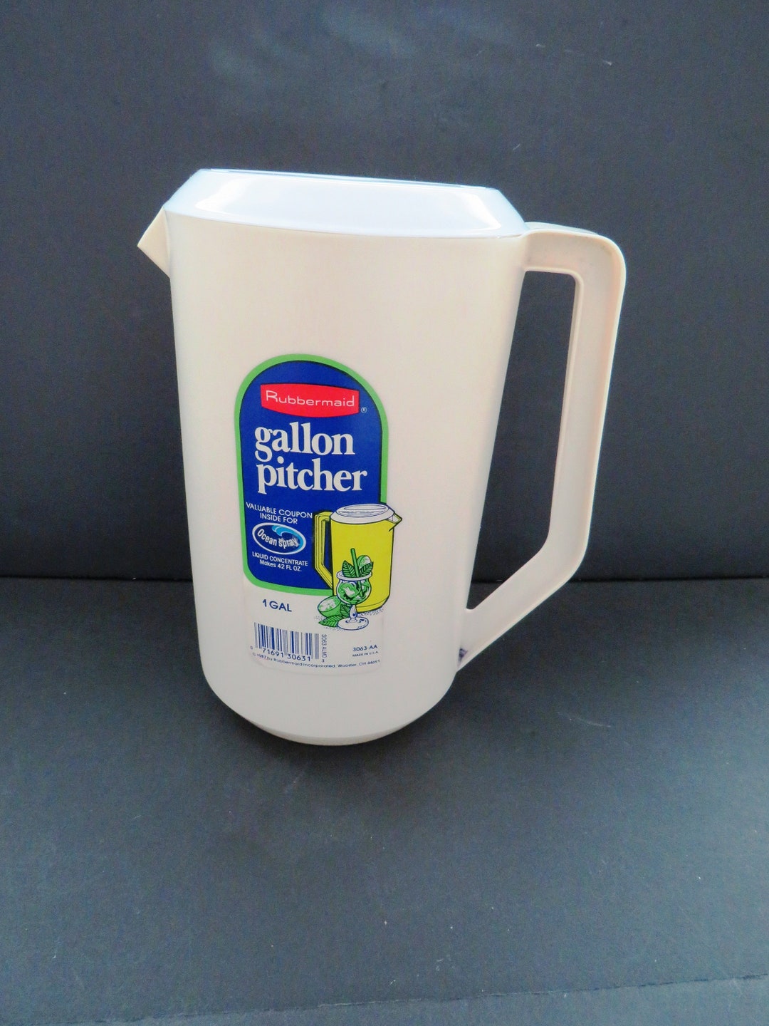 1987 One Gallon RUBBERMAID Juice Pitcher Beige White Top Etsy