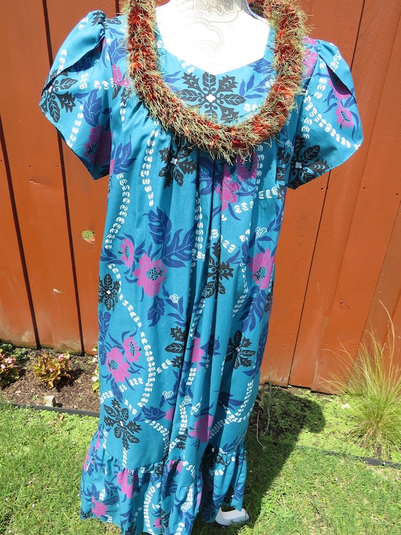 1980s Auntie Styleのムームー Muu Muu Hawaii 1980s Hawaiian Muumuu Aloha Dress - Size Medium - White Pikake