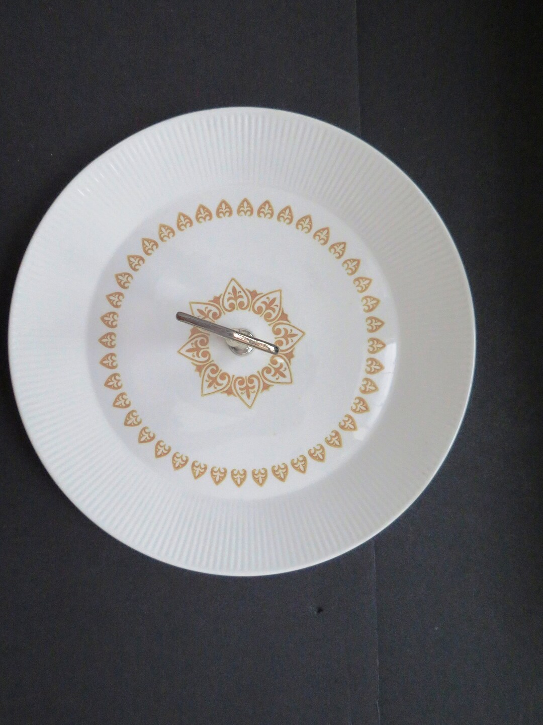 1970s Sheffield Serenade Serving Plate With Handle Gold Medallions on