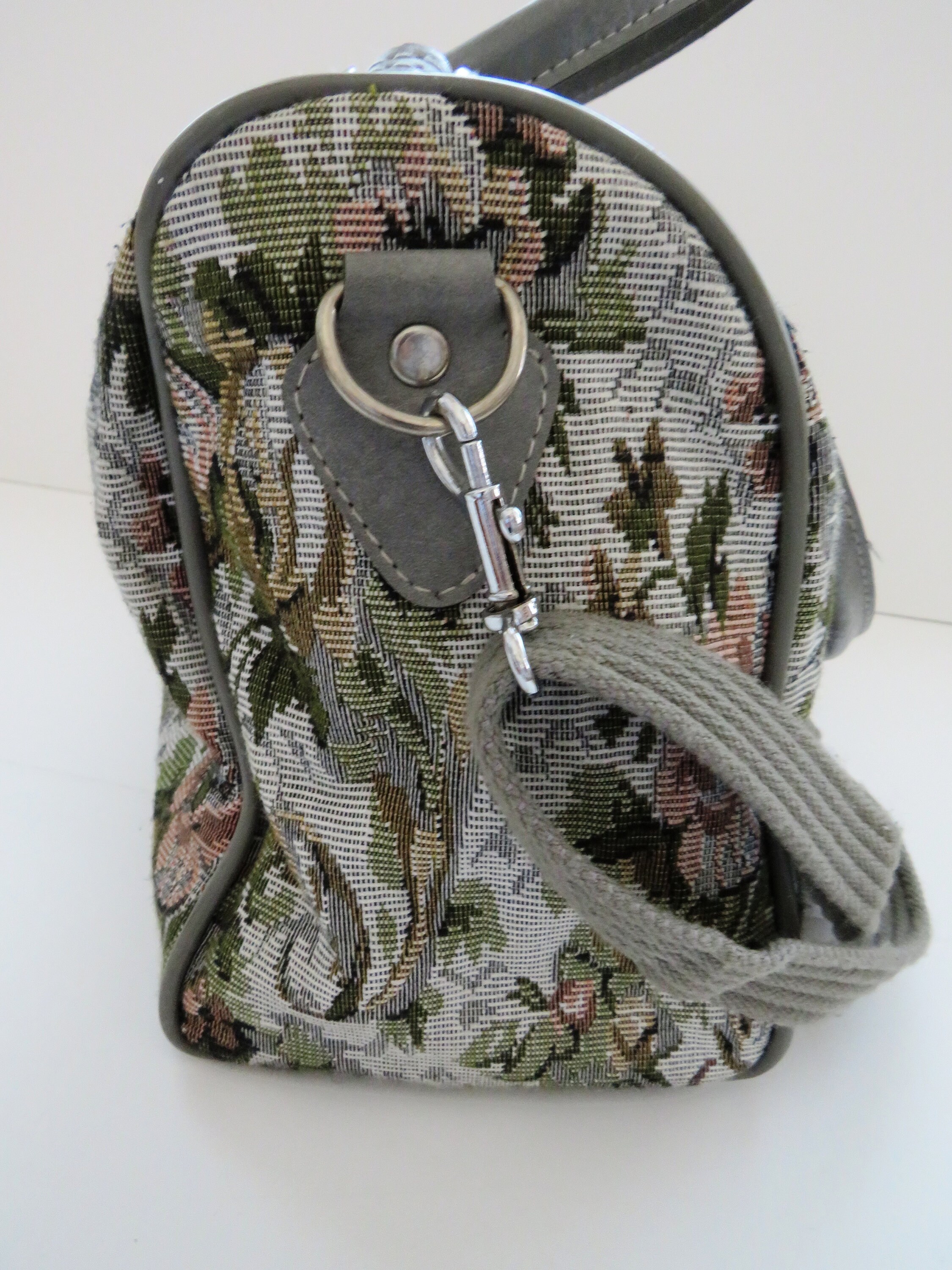 1980s American Flyer Tapestry Travel Bag - Gray Floral Carry