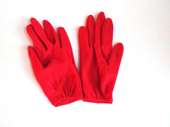 1970s Red Wrist Length Fashion Gloves - Nylon Str… - image 3