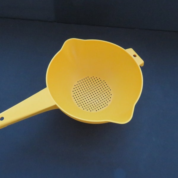1970s Large Tupperware Colander - 2 Qt Bright Yellow Footed Strainer - Hand Held Sieve Vegetable Drainer - Kitchen Gadgets - Chef - Gift