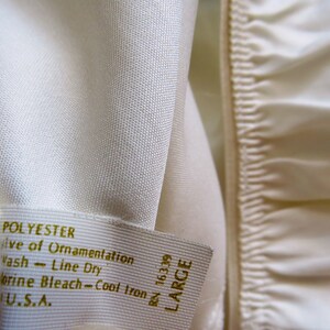 Vintage 1950s White Flower Basket Half Slip by Greenco Maid | S/M