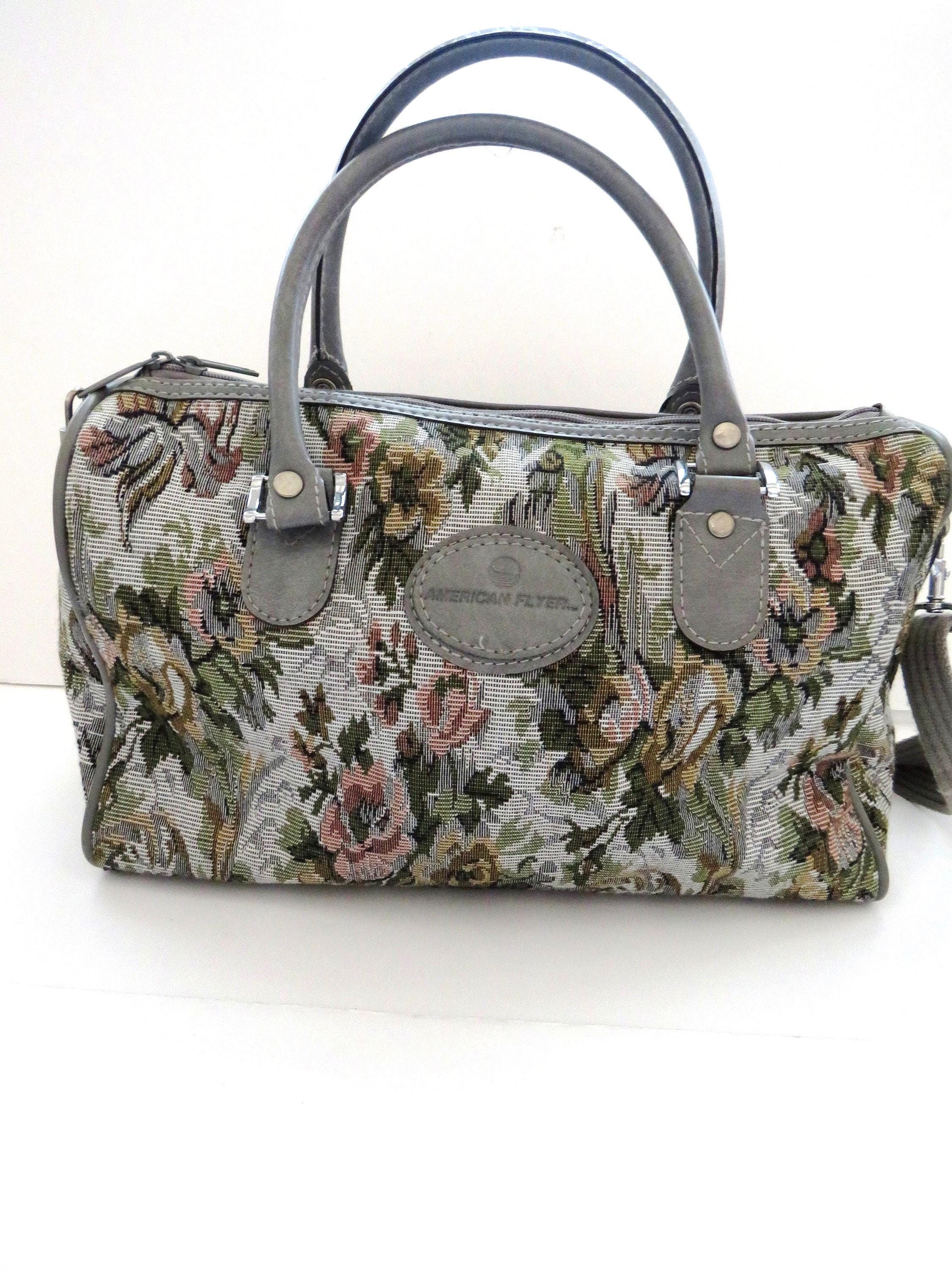 AMERICAN FLYER 花柄ガーメントバッグ 新品アウトドア・釣り・旅行用品 - AMERICAN FLYER 花柄