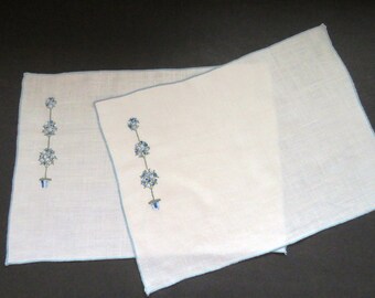 Vintage Blue Roses Topiary Linen Placemats - Set of 2 - Embroidered Blue White Green Topiary Mats Chargers - Vintage Table Linens - Gift