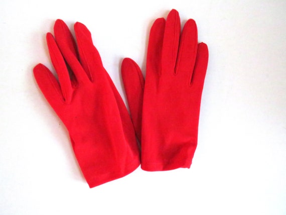 1970s Red Wrist Length Fashion Gloves - Nylon Str… - image 2