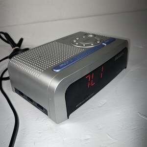 Emerson Dual Alarm Clock Radio image 8