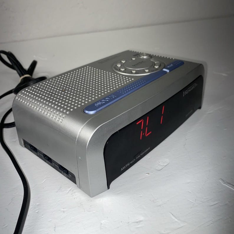 Emerson Dual Alarm Clock Radio image 8
