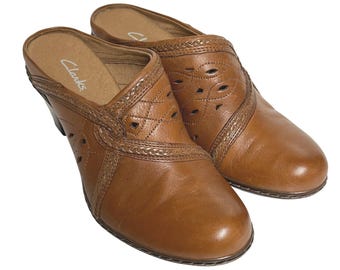 Clarks Frauen-Leder-Braun Cutout geflochtene Clogs mit Absatz Clogs Gr. 7,5 M