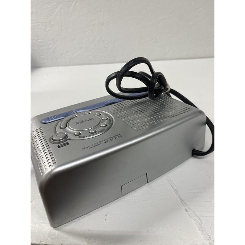 Emerson Dual Alarm Clock Radio image 5