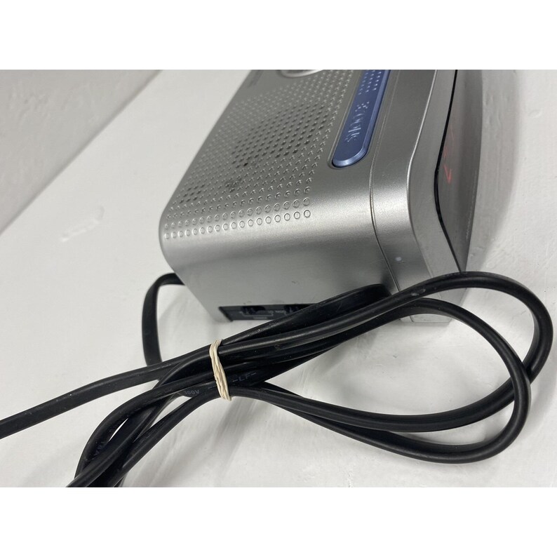 Emerson Dual Alarm Clock Radio image 3