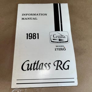 以下が含まれることがあります： 1981年の白い情報マニュアル。Cessnaのロゴと「Cutlass RG」の文字が記載されています。表紙には黒い縦縞と横線があります。モデル番号172RGも表示されています。
