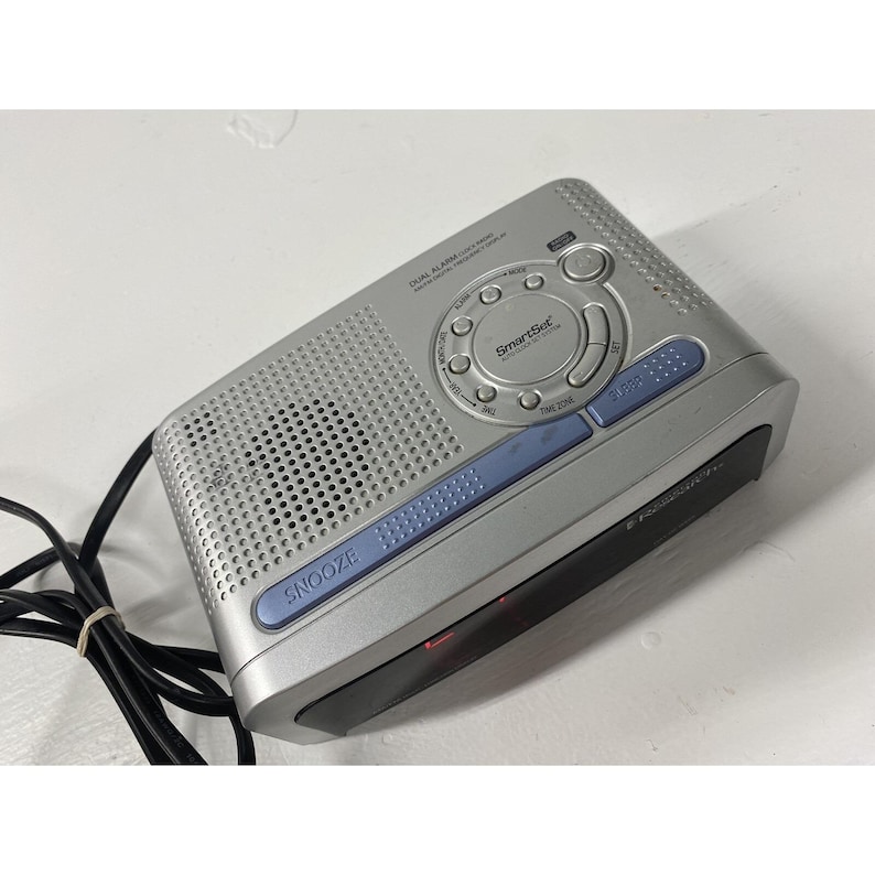 Emerson Dual Alarm Clock Radio image 2