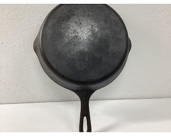 Vintage Antique No. 8 10.5in Cast Iron Skillet Made In USA D mark