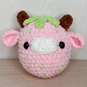 Gehaakte aardbeikoe Amigurumi koe knuffel pdf-tutorial Leuk kawaii koe knuffelpatroon