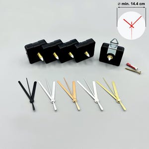 Op de afbeelding: Onderdelen van uurwerken, waaronder zwarte vierkante uurwerkmechanismen, diverse wijzers in zwart, zilver en goudtinten, en een diagram met een minimale diameter van 14,4 cm. Schroeven zijn ook inbegrepen.
