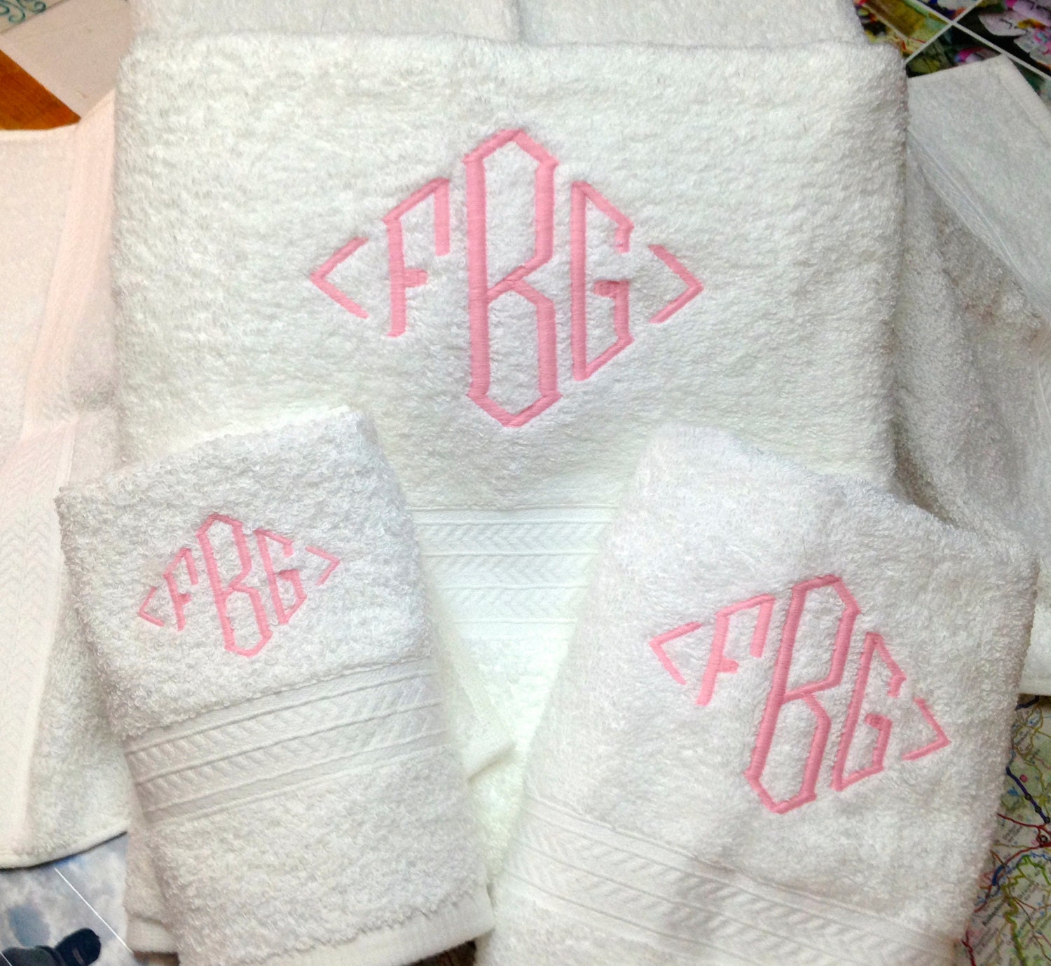 Monogrammed 3 Pieces New White Towels Set Grandeur 