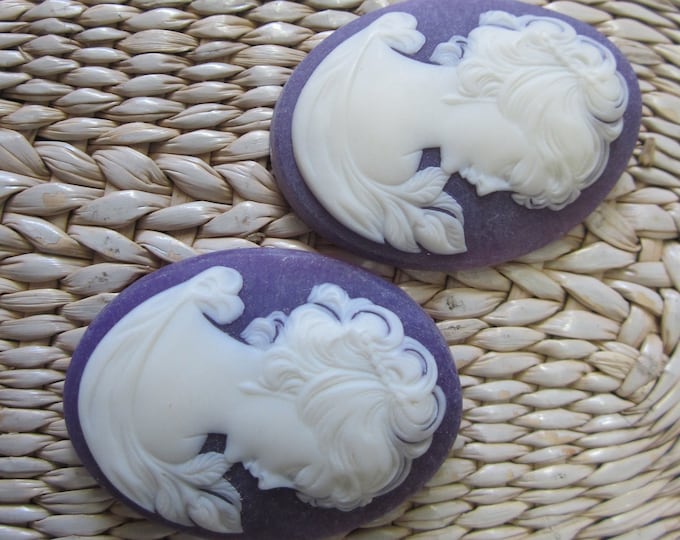 Pair of unset Oval Purple Cameos 30 x 40 mm Vintage