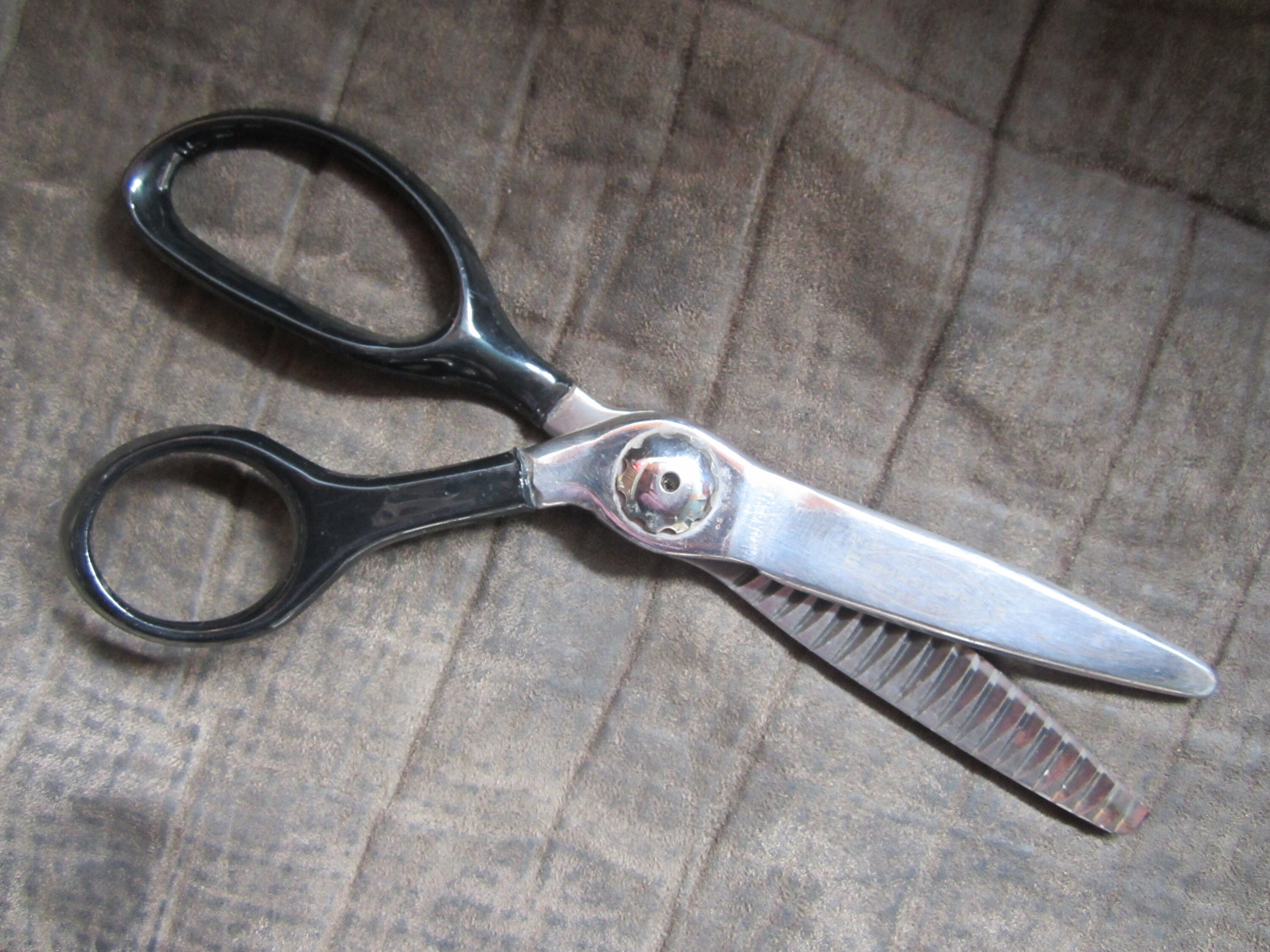 Vintage CG 7 Pinking Shears Scissors, Japan 7 Zig Zag Scissors Sewing  Notion, Sewing Scissors, Pinking Shears Scissors, Morethebuckles 