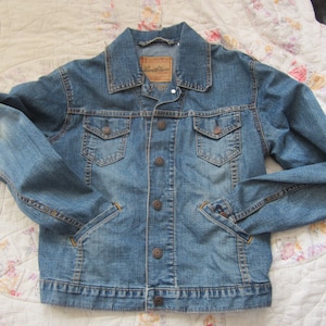 Misses small 4-6 Denim Jacket Vintage Levi Strauss Signature Classic Style Light Weight Ships free