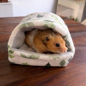 Cama y escondite pequeño Luxe Leaf Snuggle Hide / ¡Acogedora cueva de peluche para cobayas, hámsteres, conejos y otros animales! / 3 tamaños disponibles