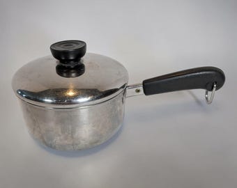 Cacerola Revere Ware de 1 cuarto de galón con tapa de acero inoxidable, Clinton, IL, EE. UU.