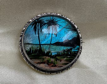 Broszka Thomasa L. Motta ze skrzydłem motyla, scena palmowa ze srebra próby 925, styl art déco z lat 20. XX wieku