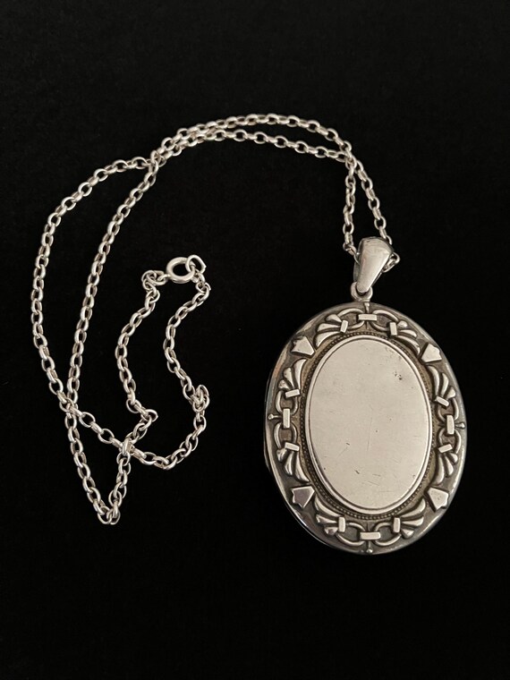 Antique Solid Silver Oval Locket Pendant Necklace… - image 1
