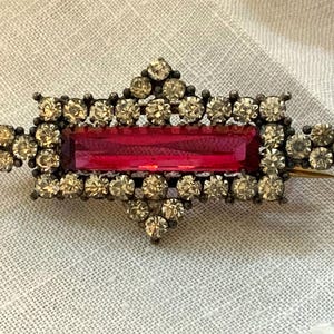 Georgian Crimson Paste Brooch – Antique Gilt Jewelry, c.1800