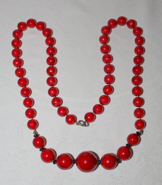 Cherry Red 1950's Plastic Beaded Necklace Dazzling - image 4