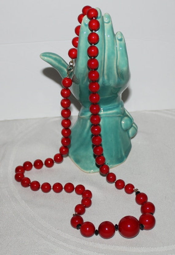 Cherry Red 1950's Plastic Beaded Necklace Dazzling - image 5
