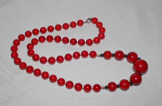 Cherry Red 1950's Plastic Beaded Necklace Dazzling - image 3