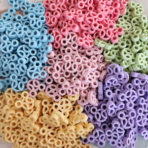 5 cabochon in resina a forma di topo pretzel in stile kawaii – Decorazioni con retro piatto per lavori artigianali e accessori per capelli