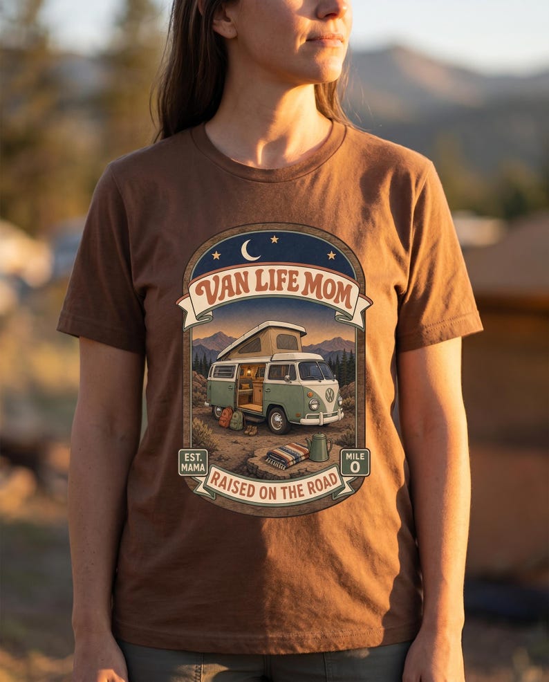 Maglietta "Van Life Mom", regalo ideale per mamme che viaggiano in camper o in stile road school, perfetta per famiglie nomadi. immagine 12