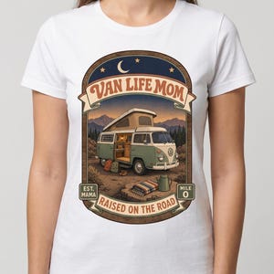 Maglietta "Van Life Mom", regalo ideale per mamme che viaggiano in camper o in stile road school, perfetta per famiglie nomadi. immagine 2