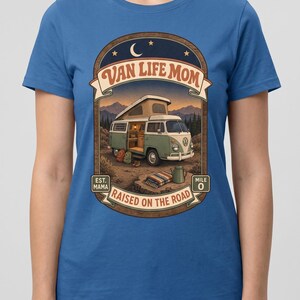 Maglietta "Van Life Mom", regalo ideale per mamme che viaggiano in camper o in stile road school, perfetta per famiglie nomadi. immagine 7