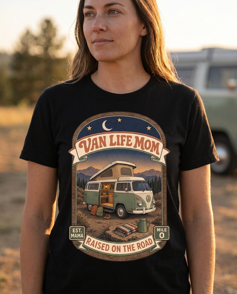 Maglietta "Van Life Mom", regalo ideale per mamme che viaggiano in camper o in stile road school, perfetta per famiglie nomadi. immagine 8