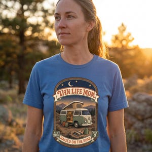 Maglietta "Van Life Mom", regalo ideale per mamme che viaggiano in camper o in stile road school, perfetta per famiglie nomadi. immagine 13