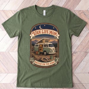 Maglietta "Van Life Mom", regalo ideale per mamme che viaggiano in camper o in stile road school, perfetta per famiglie nomadi. immagine 11