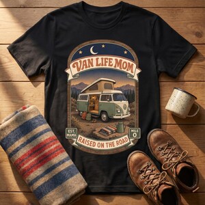 Maglietta "Van Life Mom", regalo ideale per mamme che viaggiano in camper o in stile road school, perfetta per famiglie nomadi. immagine 6