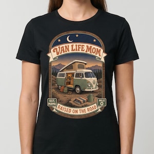 Maglietta "Van Life Mom", regalo ideale per mamme che viaggiano in camper o in stile road school, perfetta per famiglie nomadi. immagine 1